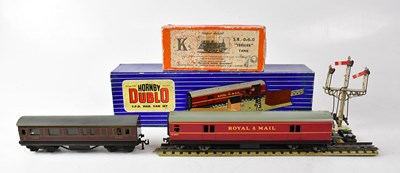 Lot 613 - HORNBY; a boxed OO GPO mail van set together...
