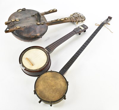 Lot 1586 - A cased banjolele together with an African...
