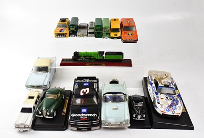 Lot 798 - A collection of diecast model vehicles...