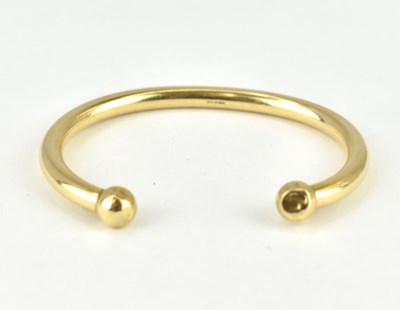 Lot 1053 - A 9ct gold torc bangle, length 6.8cm, approx....