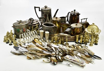 Lot 1752 - A collection of plated items to include a...