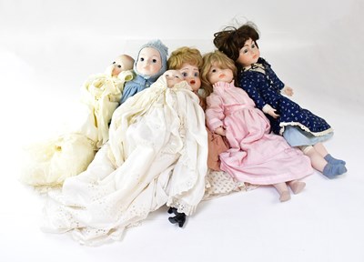 Lot 724 - A group of porcelain collectors' dolls,...
