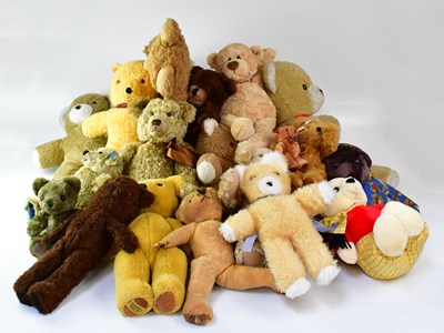 Lot 737 - A collection of various teddy bears, to...