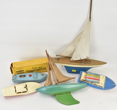 Lot 658 - SUTCLIFFE MODEL; a boxed Comet blue clockwork...