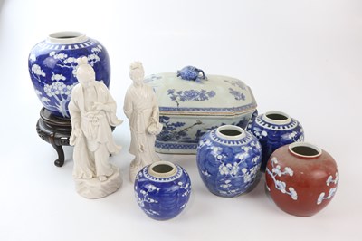 Lot 2586 - A Chinese export porcelain blue and white...