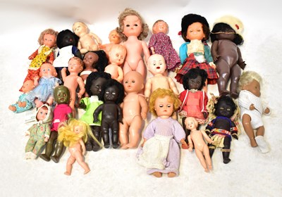 Lot 710 - A quantity of various vintage jointed dolls,...