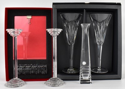 Lot 363 - Various items of collectible glass
