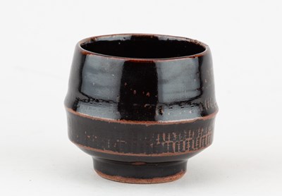 Lot 212 - HENRY HAMMOND (1914-1989); a stoneware cup...