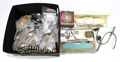 Lot 1590 - An assortment of costume jewellery and...
