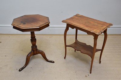 Lot 1320 - An early 20th century occasional table on...