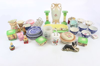 Lot 2512A - A collection of sundry ceramics including blue...