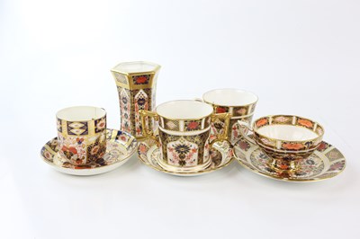 Lot 2458 - A collection of assorted ceramics including a...