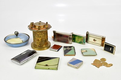 Lot 2092 - A collection of Art Deco items including...