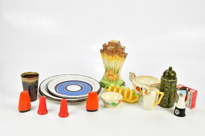 Lot 2478 - A collection of retro ceramics including...