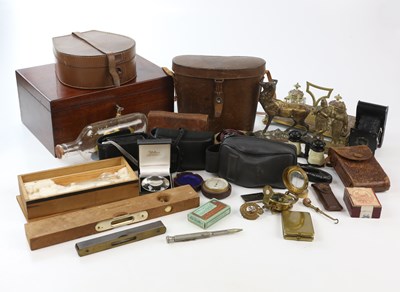 Lot 1537 - A group of collectors' items including a ship...