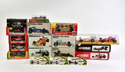 Lot 251 - A collection of diecast Formula 1 models to...