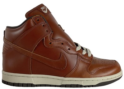 Lot 7 - NIKE; a pair of Dunk Hi Premium medium "Curry...