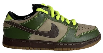 Lot 10 - NIKE; a pair of Dunk Low Pro SB Khaki Green...