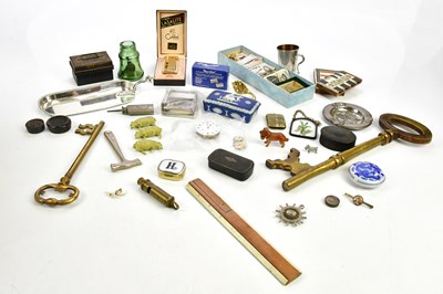 Lot 1640 - A group of collectors' items to include...