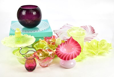 Lot 2560 - A collection of assorted glassware including...