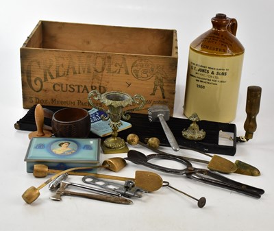 Lot 1595 - Assorted collectors' items including a cheese...