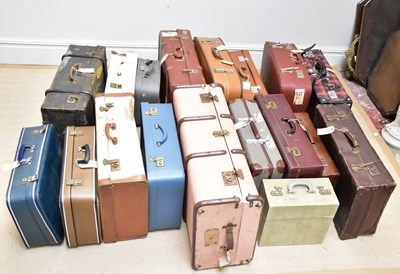 Lot 1616 - Eighteen assorted vintage suitcases/trunks.