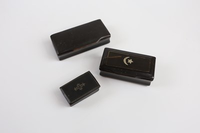 Lot 1634 - Two 19th century horn snuff boxes, together...