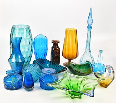 Lot 3011 - A collection of decorative coloured glass to...