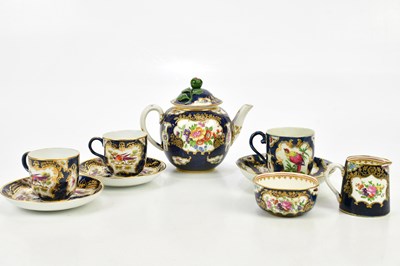 Lot 2362 - WORCESTER; a late 18th century teacup and...