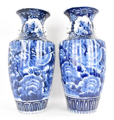 Lot 210 - A pair of large Chinese blue and white flared...