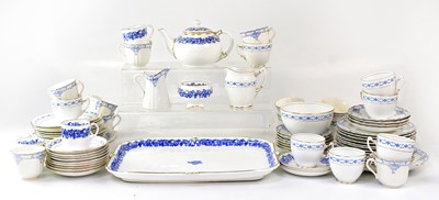 Lot 534 - Various blue and white ware to include a part...