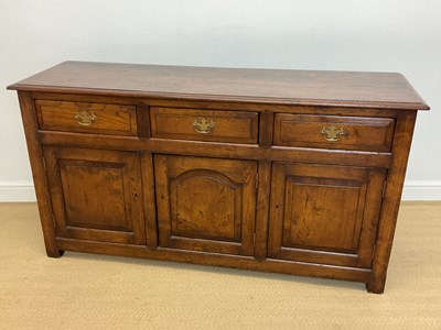 Lot 472 - A reproduction oak dresser base, with three...