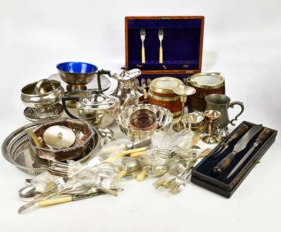 Lot 2020 - A collection of silver plated items, to...