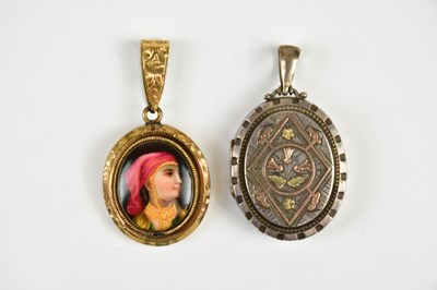 Lot 372 - A Victorian yellow metal mourning brooch, with...