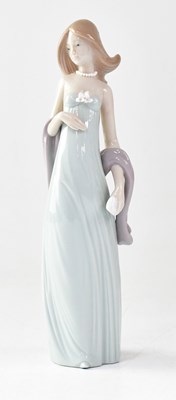 Lot 237 - LLADRÓ; a figure of a young lady, 'Ingénue',...