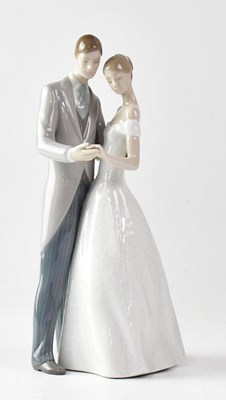 Lot 234 - LLADRÓ; a figure group of a young couple on...