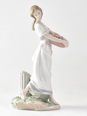 Lot 265 - LLADRÓ; a 2004 Privilege Collectors' Society...