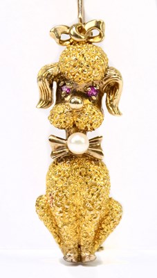 Lot 1440 - A novelty 9ct textured yellow gold brooch in...