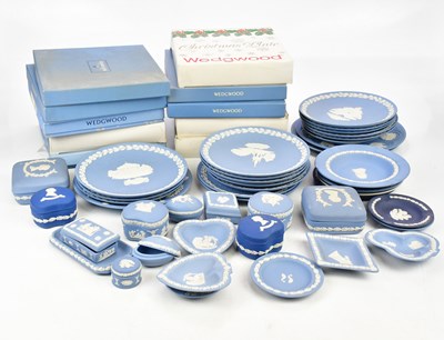 Lot 2935 - WEDGWOOD; a collection of Christmas plates to...