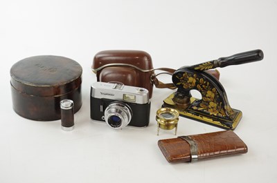 Lot 1465 - A small lot of collectors' items to include a...
