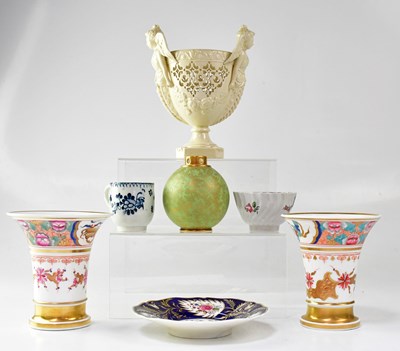Lot 501 - A small collection of ceramics comprising a...