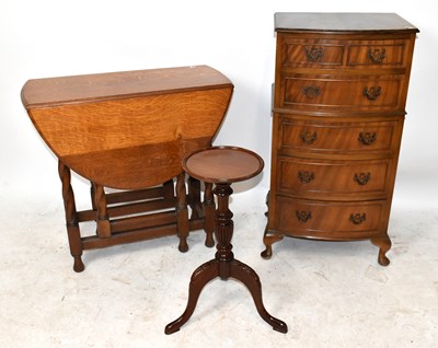 Lot 1569 - A 1920s oak drop-leaf gateleg dining table on...