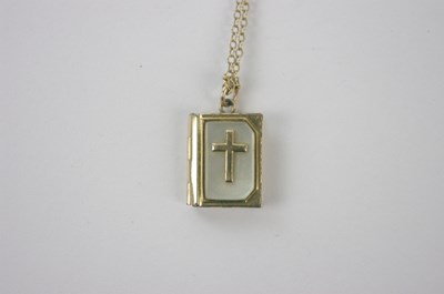 Lot 283 - A 9ct yellow gold chain with Bible pendant,...
