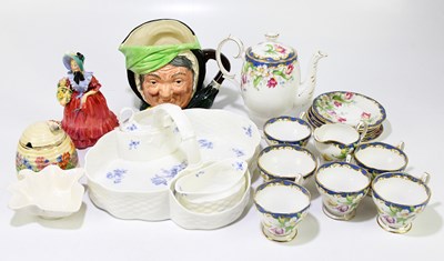 Lot 855 - A small collection of assorted ceramics, to...