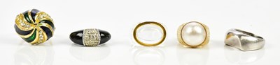 Lot 862 - BACCARAT; a clear crystal glass ring with...