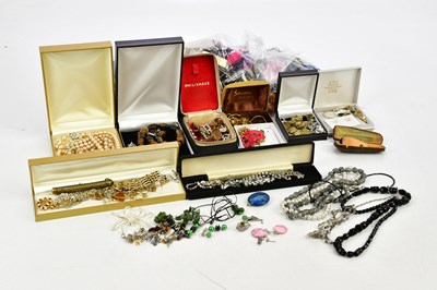 Lot 475 - A large collection of costume jewellery to...