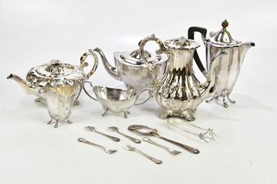 Lot 2024 - A small group of assorted silver plate...