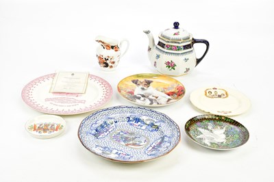 Lot 2949 - A small mixed lot of assorted ceramics...