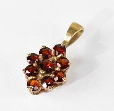Lot 1182 - A 9ct gold garnet cluster necklace pendant,...