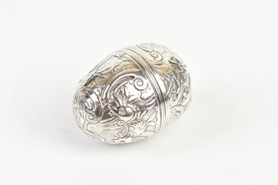 Lot 630 - DAVID FIELD; a George III egg shaped silver...